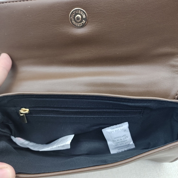 Pretty Little Thing Women's Chocolate PU Flap Over Baguette Shoulder Bag - OS - Picture 5 of 7